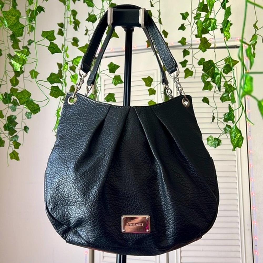 GUC Nine West faux pebbled leather shoulder bag